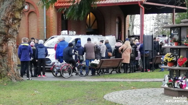 Na kołobrzeskim cmentarzu komunalnym trwa pogrzeb 16-letniego Sebastiana J. Nastolatka zamordowano w poniedziałkowy poranek.