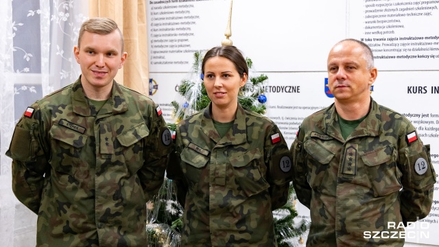 Kolegom żołnierskiego szczęścia, a słuchaczom chwil spędzonych z najbliższymi - życzą żołnierze 12 Brygady Zmechanizowanej ze Szczecina.