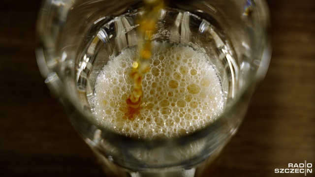 Alkohol szkodzi - to oczywiste, ale jeśli już ubiegłej nocy przesadziliśmy i męczy nas teraz kac to szczeciński dietetyk Piotr Lewandowski ma kilka rad.