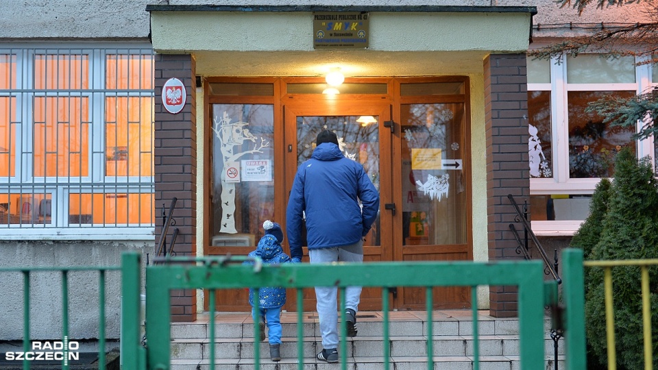 Szefostwo placówki nie wyklucza, że pojawią się kolejne i informuje, że obecnie nie ma możliwości zapewnienia opieki dzieciom. Fot. Łukasz Szełemej [Radio Szczecin]