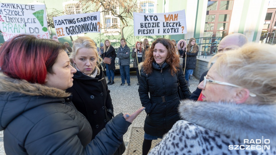 Protest rodziców i uczniów z Centrum Edukacji Ogrodniczej w Zdrojach. Fot. Robert Stachnik [Radio Szczecin]