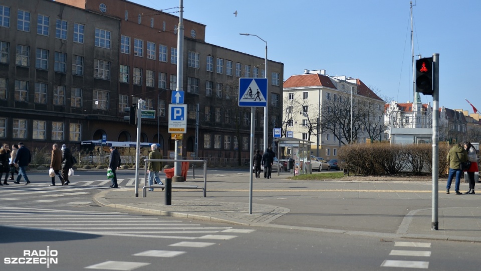 Rewitalizację placu Rodła zapowiadają szczecińscy urzędnicy. Fot. Łukasz Szełemej [Radio Szczecin]