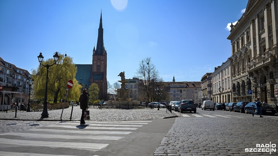 Kontrowersyjny konkurs architektoniczny na plac Orla Białego w Szczecinie został unieważniony. O tej decyzji przedstawiciele miasta poinformowali na konferencji prasowej. Fot. Łukasz Szełemej [Radio Szczecin]