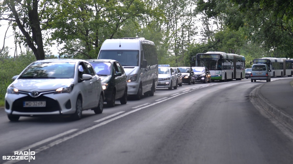 Sporo czasu kierowcy tracą także dojeżdżając do Dąbia - przede wszystkim od strony ulicy Przestrzennej. Fot. Łukasz Szełemej [Radio Szczecin]