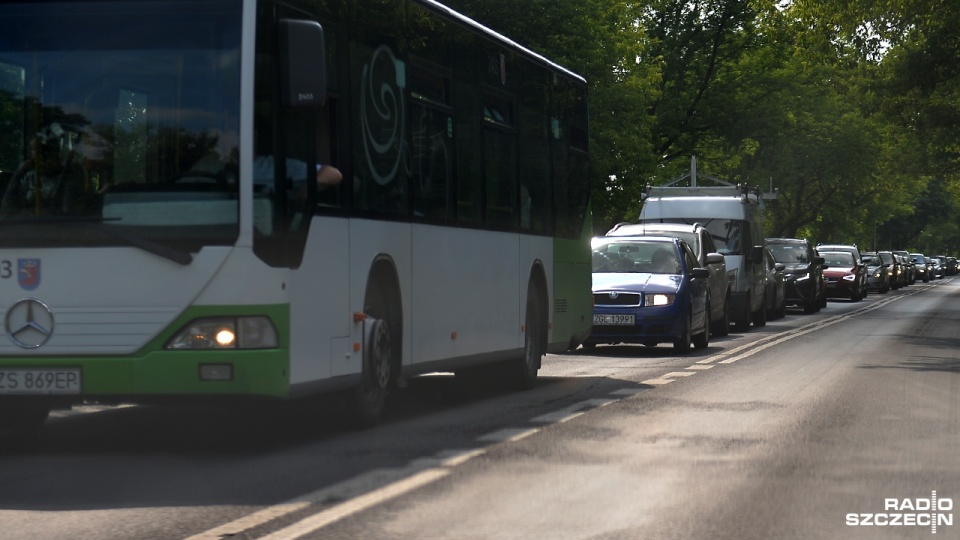 Sporo czasu kierowcy tracą także dojeżdżając do Dąbia - przede wszystkim od strony ulicy Przestrzennej. Fot. Łukasz Szełemej [Radio Szczecin]