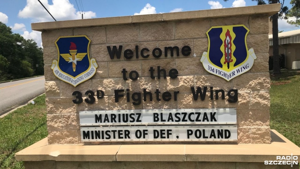 Minister Obrony Mariusz Błaszczak swój pobyt w USA rozpoczął od wizyty w Eglin - bazie sił powietrznych USA. Fot. Jan Pachlowski [Radio Szczecin]