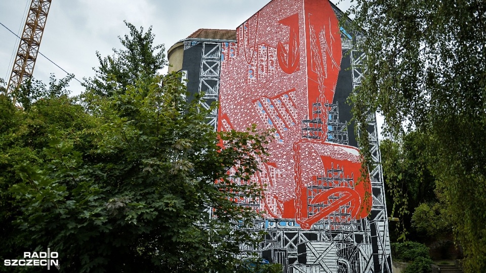 Mural, który powstawał tydzień można oglądać przy ulicy Chmielewskiego 8. Fot. Łukasz Szełemej [Radio Szczecin]