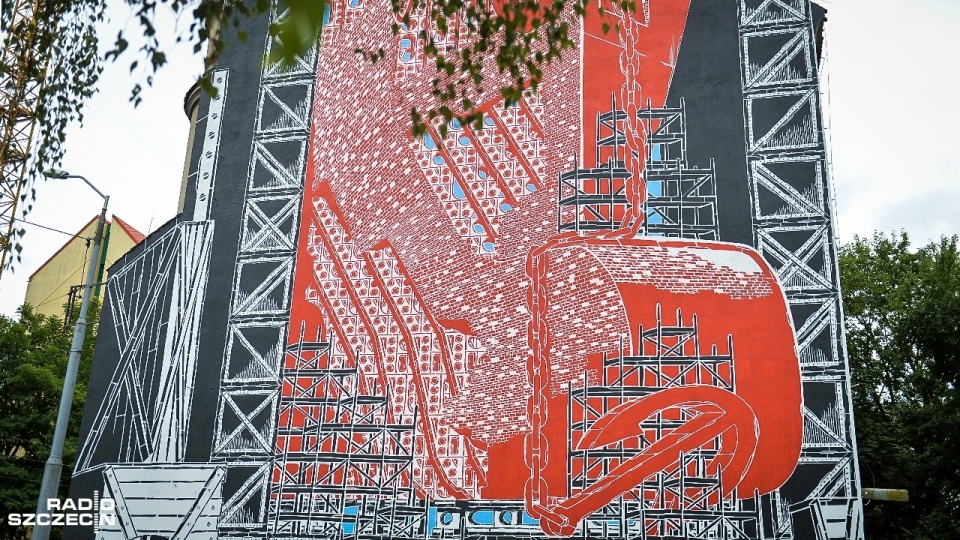 Mural, który powstawał tydzień można oglądać przy ulicy Chmielewskiego 8. Fot. Łukasz Szełemej [Radio Szczecin]