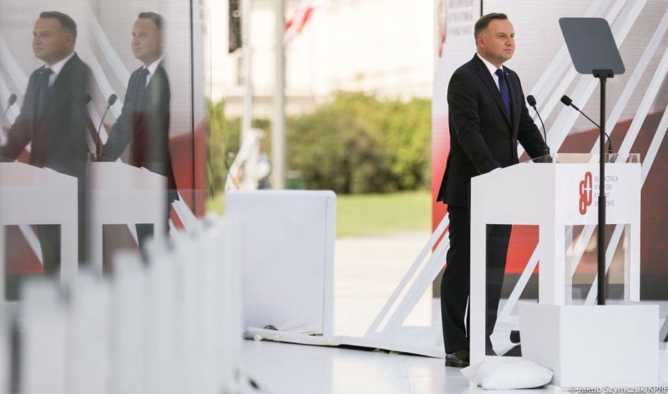 Prezydent Andrzej Duda wraz z gośćmi z całego świata uczcili pamięć ofiar II wojny światowej w 80. rocznicę jej wybuchu. źródło: Oficjalna strona Prezydenta Rzeczypospolitej Polskiej, prezydent.pl.