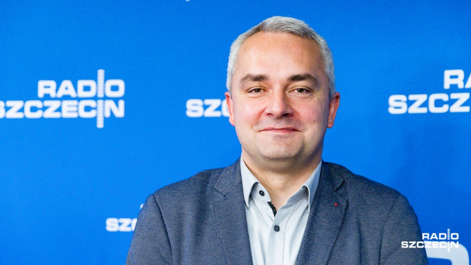 Miejski radny prezydenta Maciej Szyszko składa mandat. Fot. Robert Stachnik [Radio Szczecin]