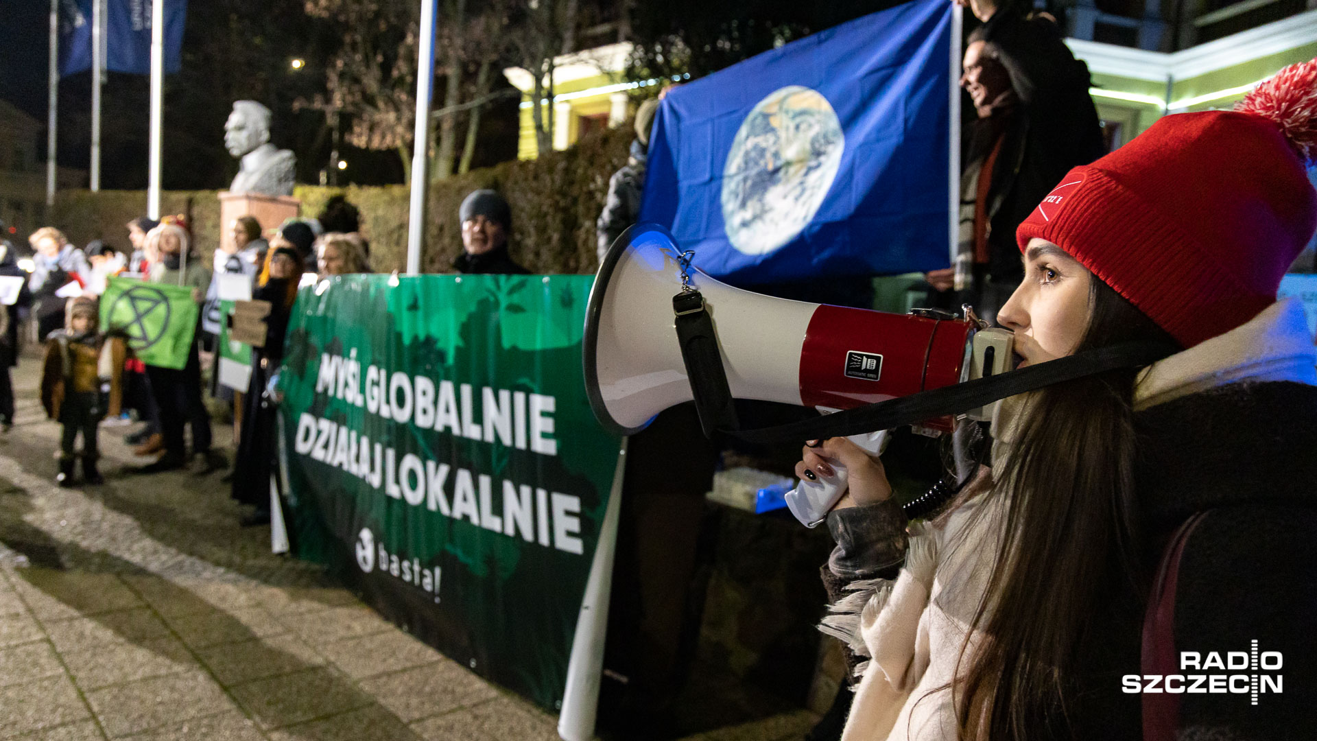 Wycięte zostaną tylko trzy chore okazy - decyzję podjął Regionalny Dyrektor Ochrony Środowiska. Poinformował o tym miejski aktywista Igor Podeszwik na facebookowym profilu Nowy Szczecin.