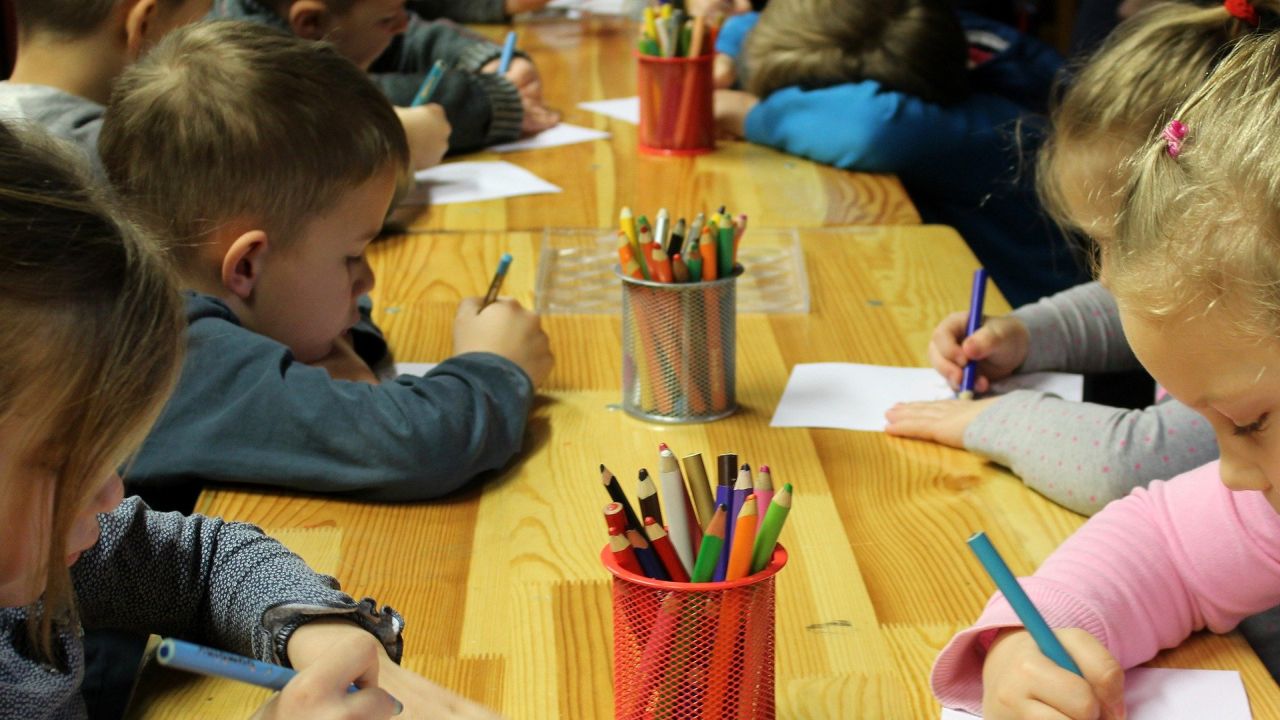 Zamknięcie przedszkoli nie powinno utrudnić rekrutacji - informuje miasto. Od poniedziałku trwa nabór do szczecińskich przedszkoli, choć od czwartku te placówki są zamknięte.