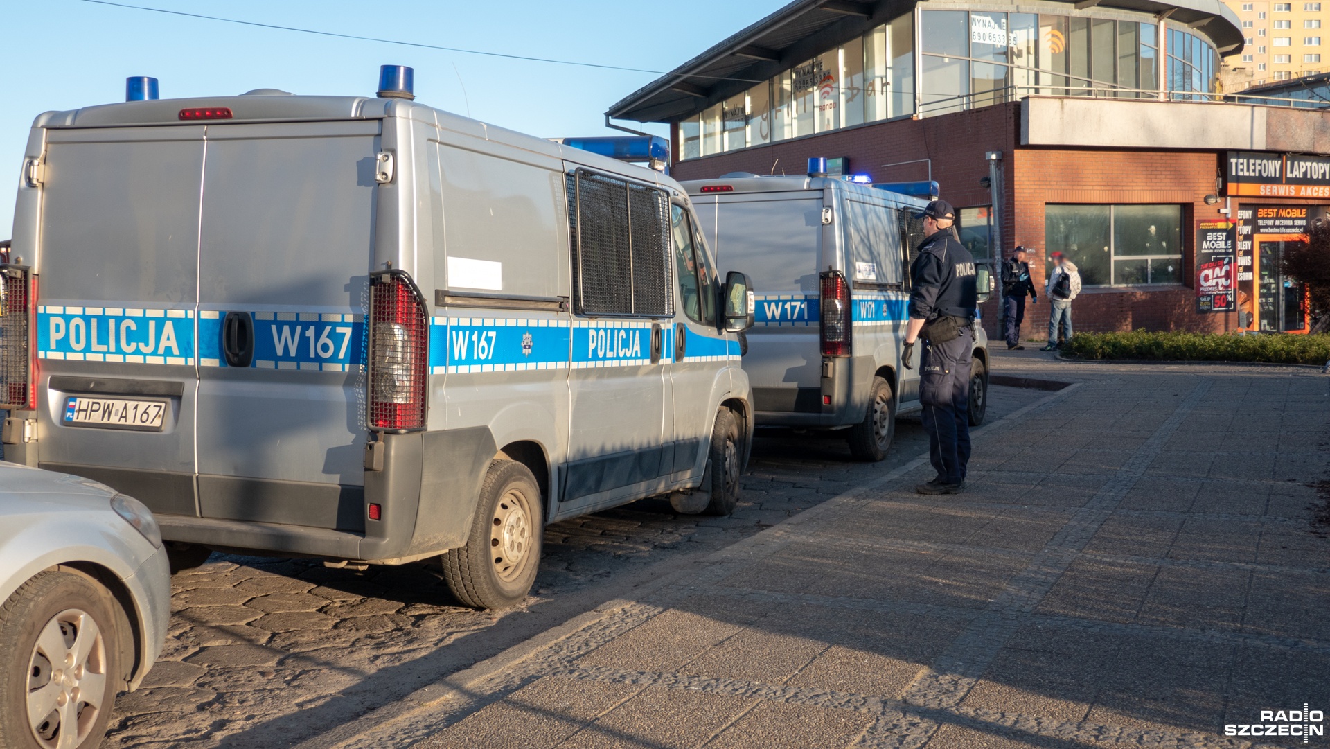 140 przypadków złamania kwarantanny zanotowała w niedzielę policja. Funkcjonariusze sprawdzili tego dnia ponad 67 tys. osób objętych zakazem opuszczania miejsca zamieszkania.