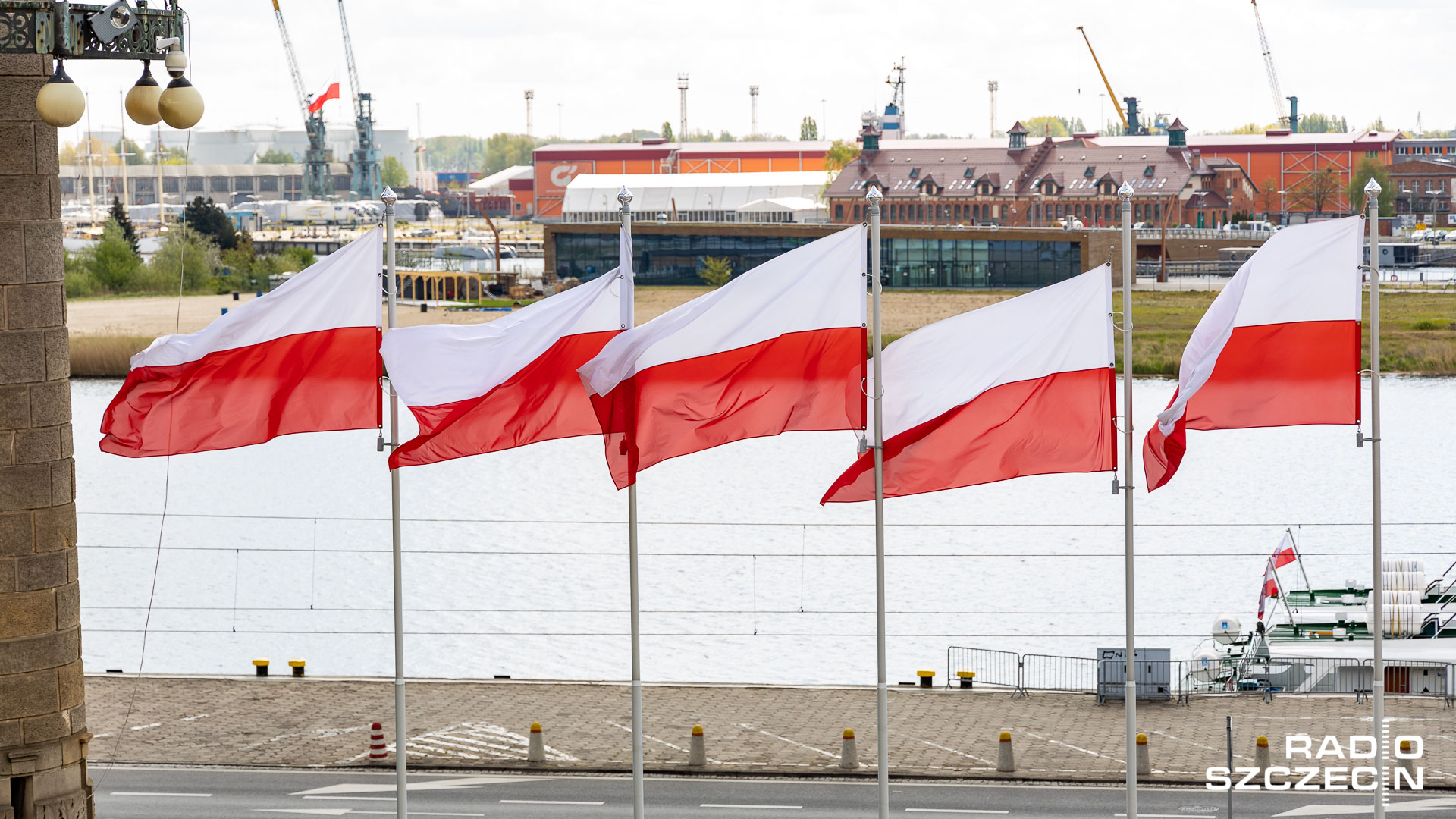 Pandemia koronawirusa zdominowała życie polityczne w Polsce mijającego właśnie 2020 roku. Jaki to był rok Podsumowali eksperci w Radio Szczecin na Wieczór.