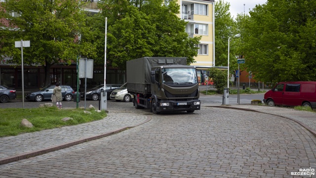 Fot. Mateusz Papke [Radio Szczecin] Terytorialsi dostarczyli żywność podopiecznym Caritasu [ZDJĘCIA]