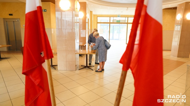 Fot. Robert Stachnik [Radio Szczecin] Wybory prezydenckie 2020: maseczki i własny długopis... [WIDEO, DUŻO ZDJĘĆ]