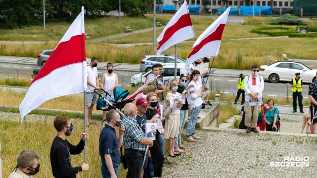Fot. Robert Stachnik [Radio Szczecin] Protest Białorusinów. "W naszym kraju trwają nieludzkie represje" [WIDEO, ZDJĘCIA]