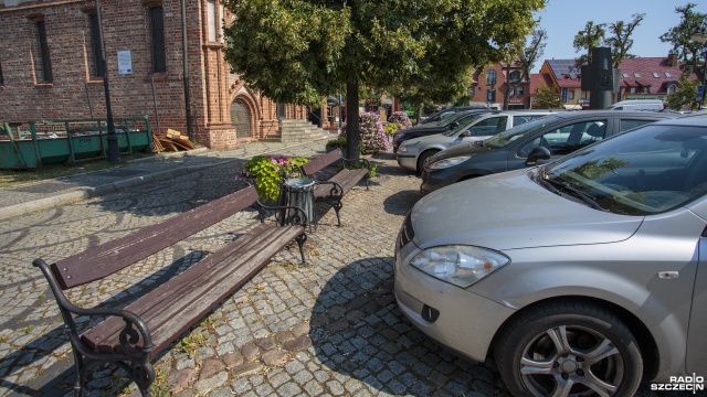 Fot. Maciej Papke [Radio Szczecin] Spór o parking w centrum Chojny [ZDJĘCIA]
