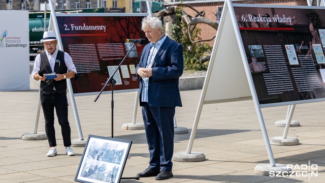 Fot. Robert Stachnik [Radio Szczecin] Plenerowa wystawa w 40. rocznicę strajku szczecińskich stoczni [WIDEO, DUŻO ZDJĘĆ]