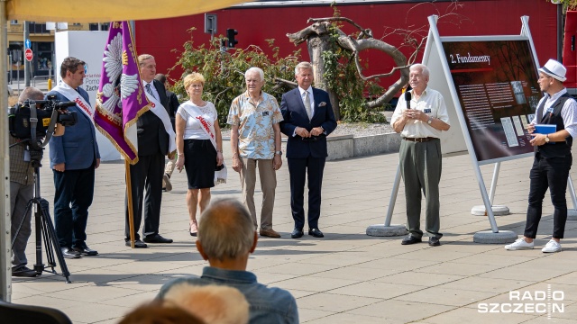 Fot. Robert Stachnik [Radio Szczecin] Plenerowa wystawa w 40. rocznicę strajku szczecińskich stoczni [WIDEO, DUŻO ZDJĘĆ]