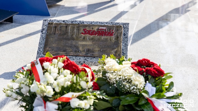 Fot. Robert Stachnik [Radio Szczecin] Portowcy ze Szczecina uczcili rocznicę podpisania Porozumień Sierpniowych [ZDJĘCIA]