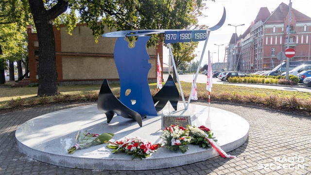 Fot. Robert Stachnik [Radio Szczecin] Portowcy ze Szczecina uczcili rocznicę podpisania Porozumień Sierpniowych [ZDJĘCIA]