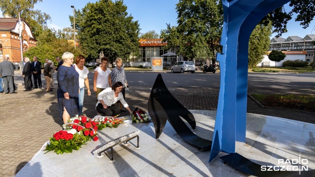 Fot. Robert Stachnik [Radio Szczecin] Portowcy ze Szczecina uczcili rocznicę podpisania Porozumień Sierpniowych [ZDJĘCIA]