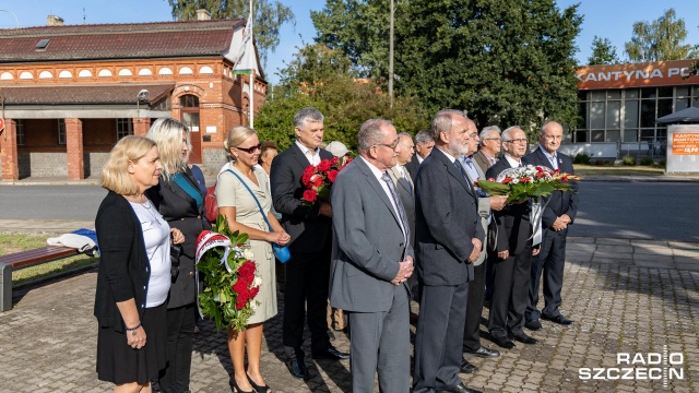 Fot. Robert Stachnik [Radio Szczecin] Portowcy ze Szczecina uczcili rocznicę podpisania Porozumień Sierpniowych [ZDJĘCIA]