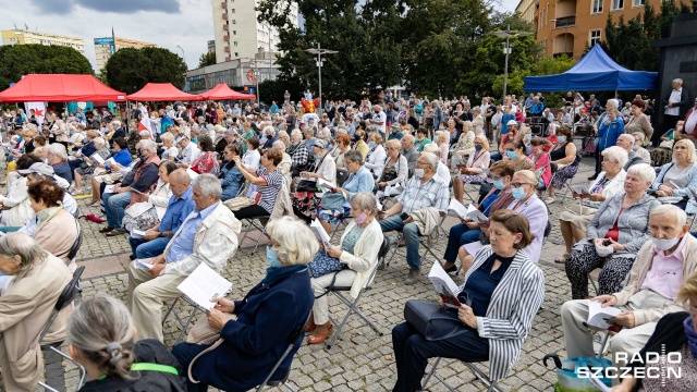 Fot. Robert Stachnik [Radio Szczecin] Patriotyczne śpiewanie w centrum Szczecina [WIDEO, ZDJĘCIA]