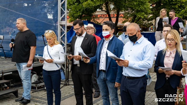 Fot. Robert Stachnik [Radio Szczecin] Patriotyczne śpiewanie w centrum Szczecina [WIDEO, ZDJĘCIA]
