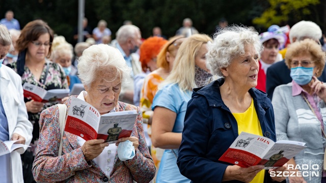 Fot. Robert Stachnik [Radio Szczecin] Patriotyczne śpiewanie w centrum Szczecina [WIDEO, ZDJĘCIA]