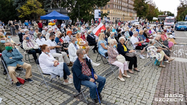 Fot. Robert Stachnik [Radio Szczecin] Patriotyczne śpiewanie w centrum Szczecina [WIDEO, ZDJĘCIA]