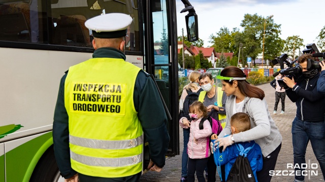 Fot. Robert Stachnik [Radio Szczecin] Kontrole szkolnych autobusów. Ważny nie tylko stan techniczny pojazdu [WIDEO, DUŻO ZDJĘĆ]