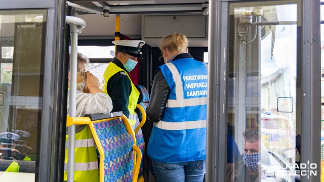 Fot. Robert Stachnik [Radio Szczecin] Kontrole szkolnych autobusów. Ważny nie tylko stan techniczny pojazdu [WIDEO, DUŻO ZDJĘĆ]