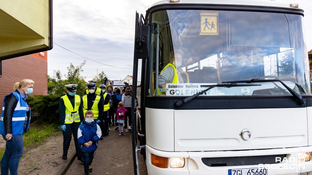 Fot. Robert Stachnik [Radio Szczecin] Kontrole szkolnych autobusów. Ważny nie tylko stan techniczny pojazdu [WIDEO, DUŻO ZDJĘĆ]