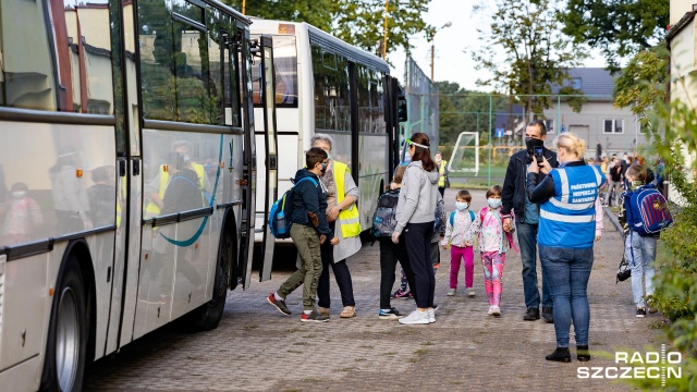 Fot. Robert Stachnik [Radio Szczecin] Kontrole szkolnych autobusów. Ważny nie tylko stan techniczny pojazdu [WIDEO, DUŻO ZDJĘĆ]