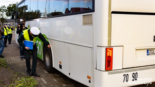 Fot. Robert Stachnik [Radio Szczecin] Kontrole szkolnych autobusów. Ważny nie tylko stan techniczny pojazdu [WIDEO, DUŻO ZDJĘĆ]