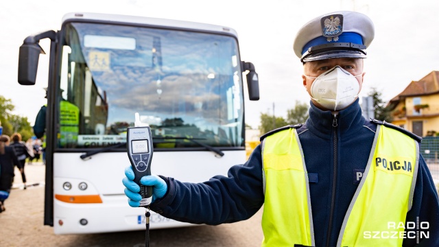 Fot. Robert Stachnik [Radio Szczecin] Kontrole szkolnych autobusów. Ważny nie tylko stan techniczny pojazdu [WIDEO, DUŻO ZDJĘĆ]