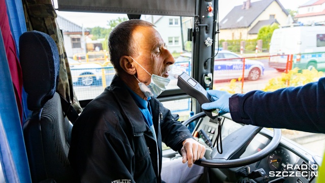 Fot. Robert Stachnik [Radio Szczecin] Kontrole szkolnych autobusów. Ważny nie tylko stan techniczny pojazdu [WIDEO, DUŻO ZDJĘĆ]