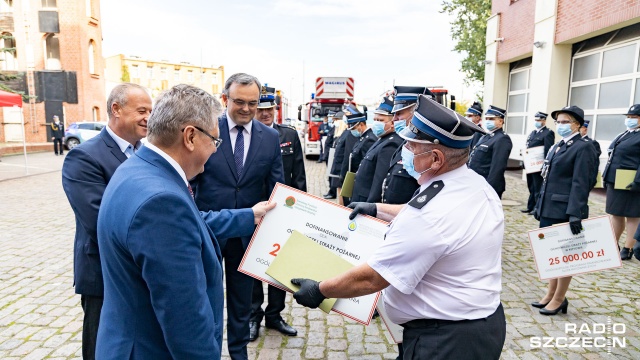 Fot. Robert Stachnik [Radio Szczecin] Dofinansowanie dla strażaków-ochotników [DUŻO ZDJĘĆ]