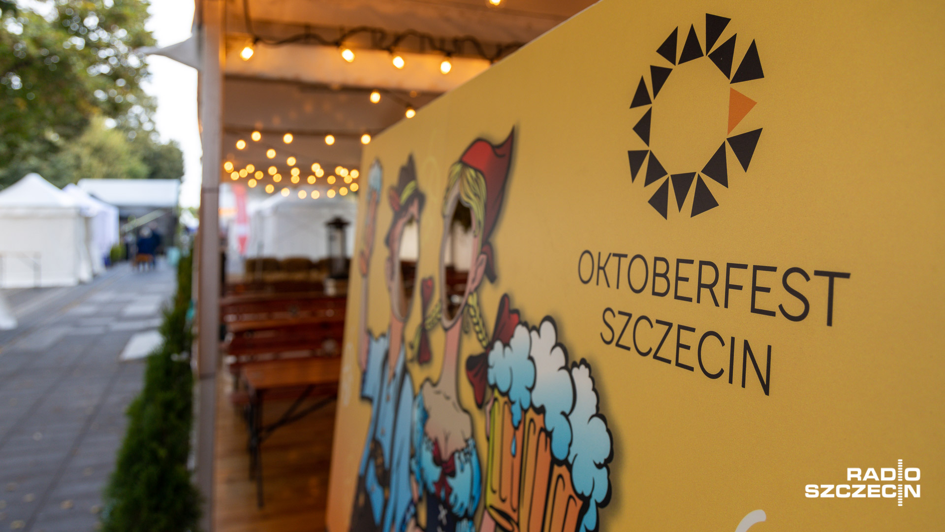 Nie tylko rzemieślnicze trunki, ale też smakołyki z Food Trucków i stand-up - to wszystko w ramach II edycji Oktoberfest Szczecin. Impreza rozpoczęła się w szczecińskiej Alei Kwiatowej.