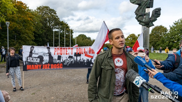 Fot. Robert Stachnik [Radio Szczecin] Maseczko-sceptycy protestowali w Szczecinie [WIDEO, ZDJĘCIA]