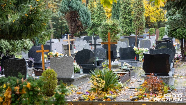 Fot. Robert Stachnik [Radio Szczecin] Co szczecinianie sądzą o zamkniętych cmentarzach? [WIDEO, ZDJĘCIA]