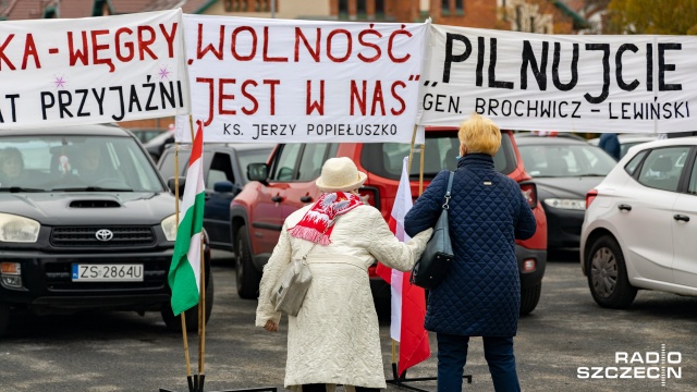 Fot. Robert Stachnik [Radio Szczecin] Koronawirus uniemożliwił przemarsz. Ale Rajd Niepodległości pojechał [WIDEO, DUŻO ZDJĘĆ]