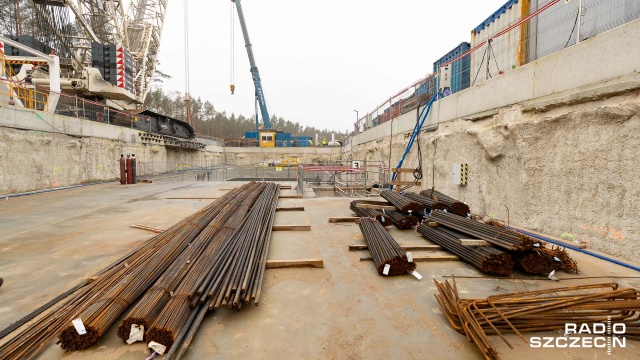 Fot. Robert Stachnik [Radio Szczecin] Kluczowy moment budowy tunelu pod Świną. Trwa montaż wielkiego kreta [WIDEO, ZDJĘCIA]