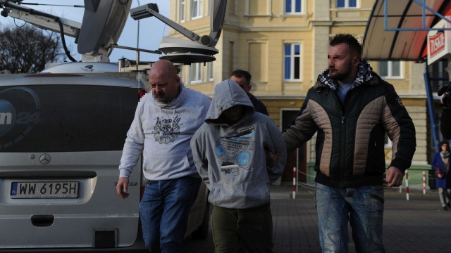 Adrian W., który w Kołobrzegu miał zamordować swojego o rok młodszego kolegę był wcześniej poszukiwany przez policję. Miał trafić do placówki opiekuńczo-wychowawczej - to najnowsze informacje, które w sprawie podaje zachodniopomorska komenda.
