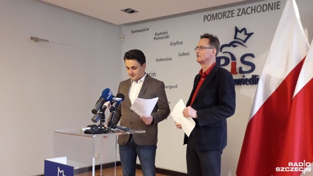 Radni Prawa i Sprawiedliwości apelują do prezydenta Szczecina aby wycofał się z ograniczeń, jakie wprowadził w komunikacji miejskiej.