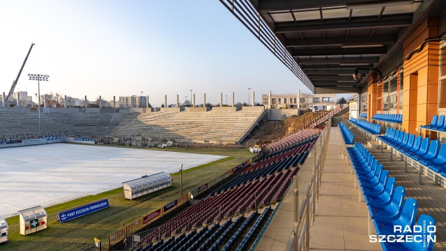 Trwa budowa nowego stadionu dla piłkarzy Pogoni Szczecin. W tym samym czasie powstaje również obiekt dla piłkarzy nożnych Stali oraz piłkarek Olimpii Szczecin.