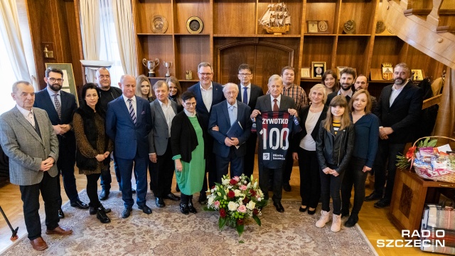 Siedem tytułów mistrza Algierii, jeden krajowy puchar oraz dwa triumfy w Afrykańskiej Lidze Mistrzów, a także miano najdłużej pracującego w Pogoni Szczecin szkoleniowca. Stefan Żywotko obchodzi w czwartek okrągłe - bo setne - urodziny.