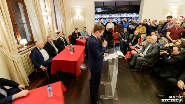 Zakończyły się prawybory prezydenckie Konfederacji w Szczecinie. Głosowało ponad 300 osób. O głosy walczyło sześciu kandydatów: Krzysztof Bosak, Grzegorz Braun, Janusz Korwin-Mikke, Artur Dziambor, Konrad Berkowicz i Jacek Wilk.